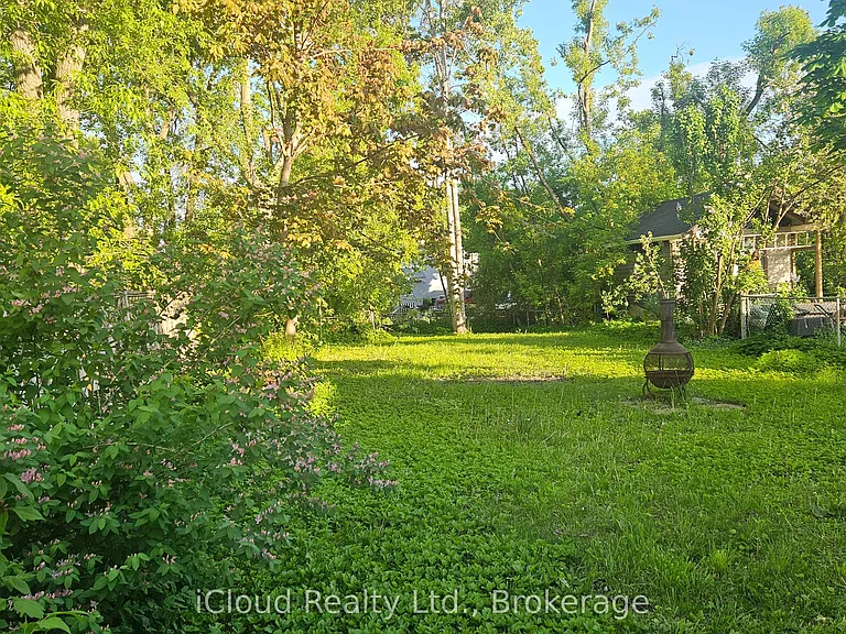 241 John St — Photo 6