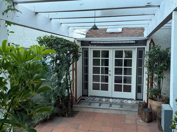 3050 Honolulu Ave, Glendale, CA 91214