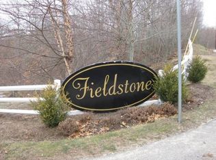 121 Fieldstone Ln, Saunderstown, RI 02874