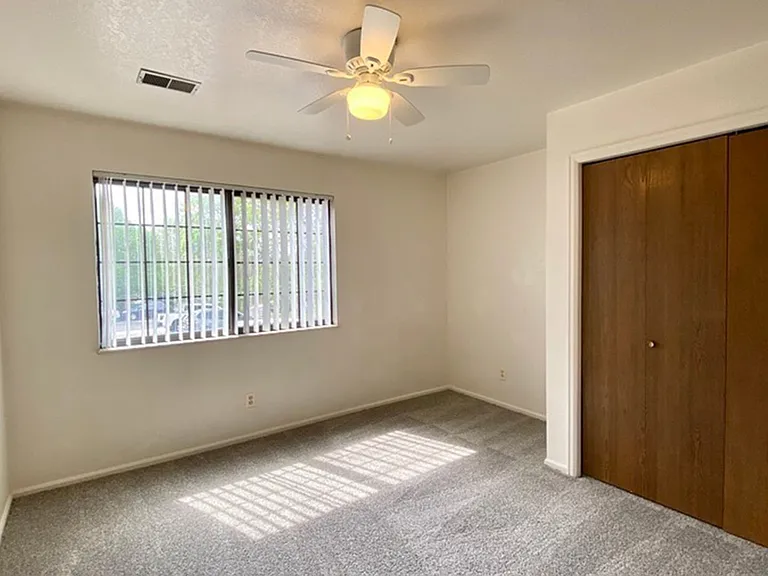 551 W Prentice Ave — Photo 8