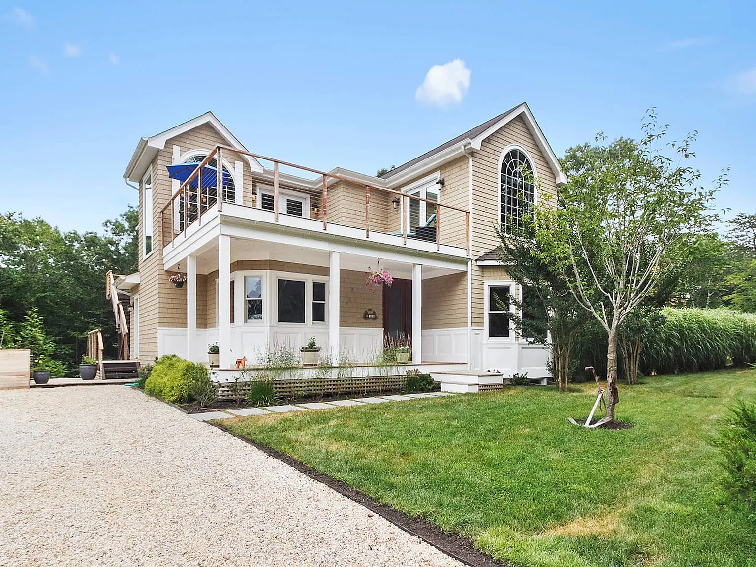Recently Built and Furnished Five bedroom with Waterviews. — Photo 2