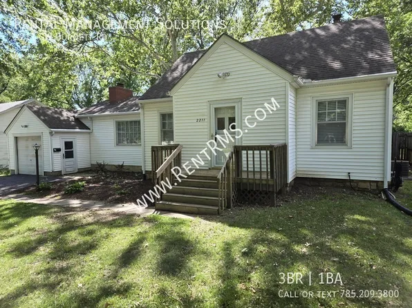 2211 SW Burnett Rd, Topeka, KS 66614