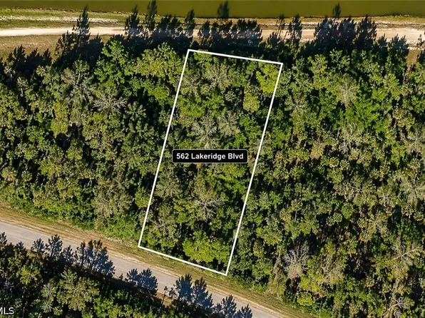 562 Lakeridge Blvd, Lehigh Acres, FL 33972
