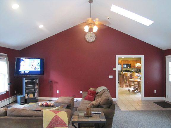Huge 24x24 Great Room!