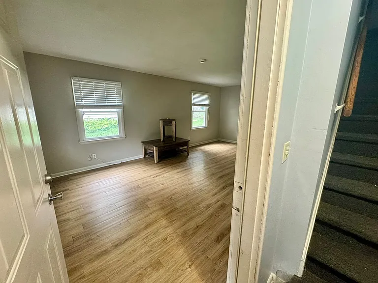 1006 N 49th Ave — Photo 9
