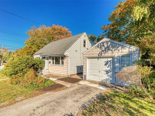 876 Northgate Drive, Uniondale, NY 11553