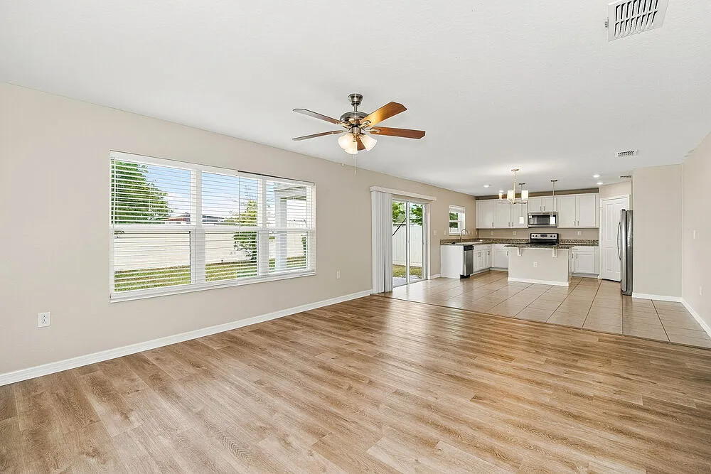 4 bed, 2.0 bath, 1894 sqft, $2,340 — Photo 4