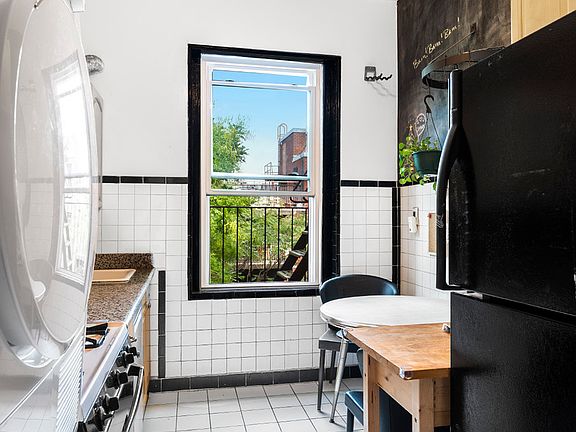 2nd image of 161 W 105th St APT 5WR
