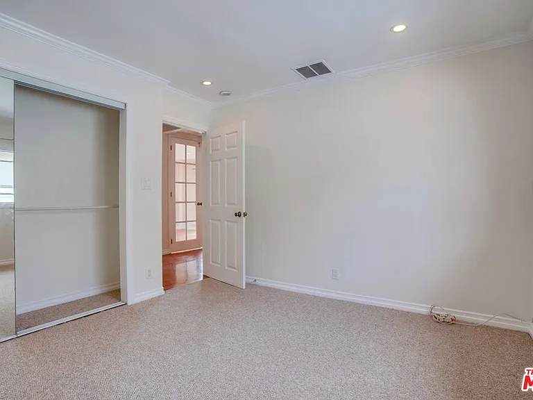 7230 W 90th St — Photo 15