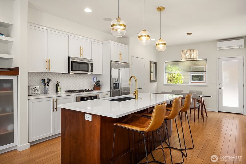 5th image of 209 27th Avenue E #B