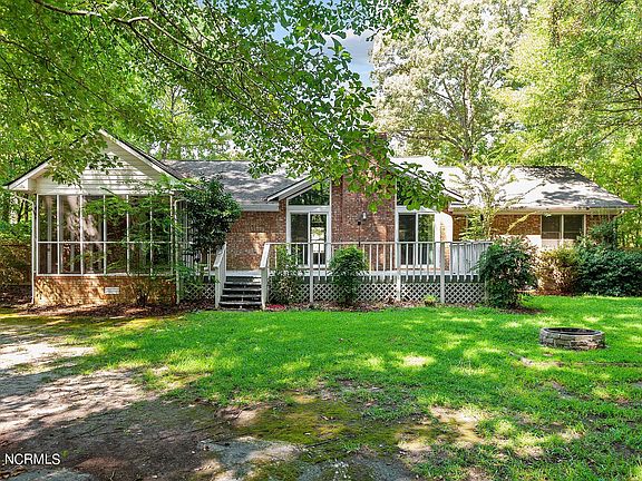 3rd image of 103 Knollwood Ct