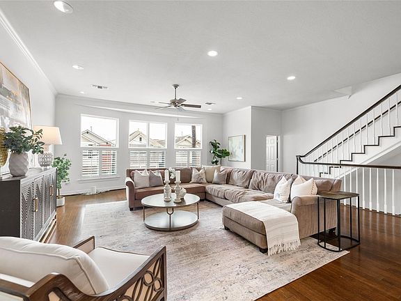 4th image of 409 Detering St
