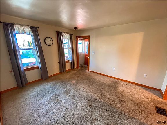 3rd image of 71 Craigie St