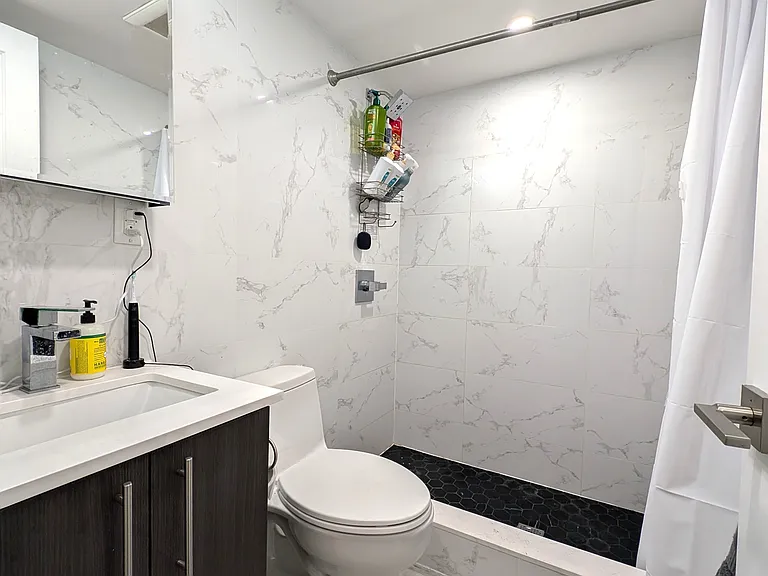 525 E 5th St #1R — Photo 15