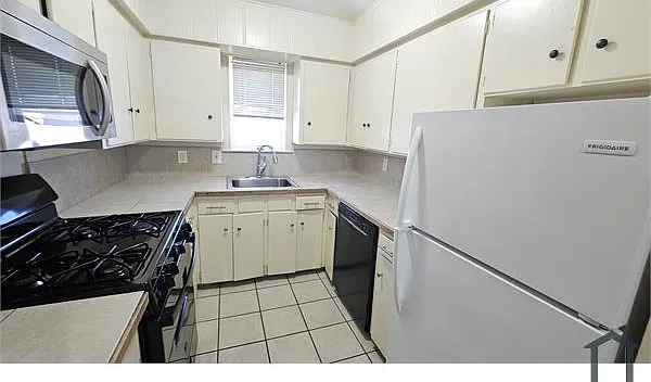 2420 Louise St #12 — Photo 6