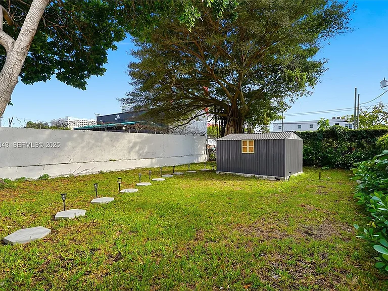 1590 NW 38th St #1 — Photo 36