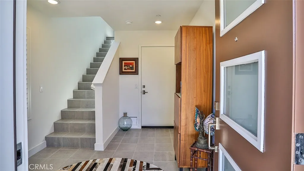 2 bed, 2.0 bath, 1469 sqft, $6,000 — Photo 3
