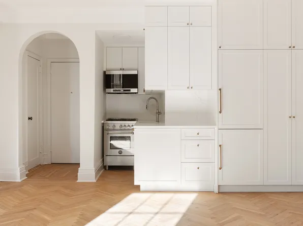 23 East 74th Street image 4 of 9