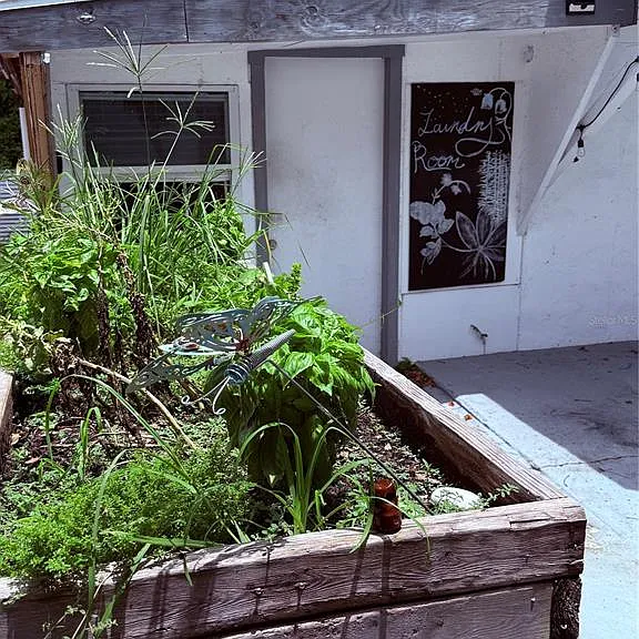 308 E Adalee St #B — Photo 14