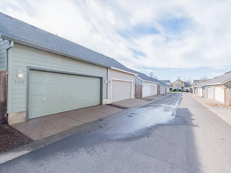 3519 SE Quayside St — Photo 37