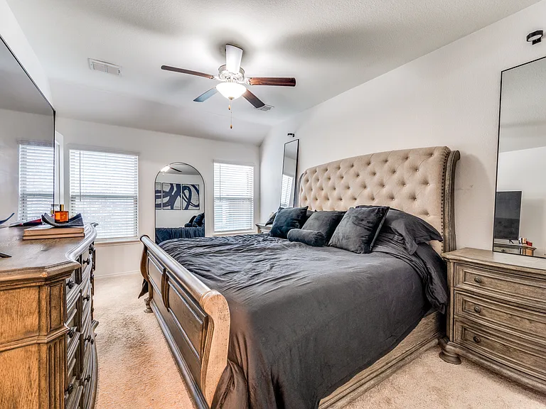 2445 Larimar Dr — Photo 15