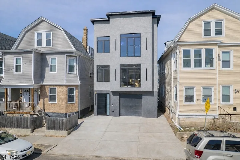 3 bed, 3200 sqft, $3,200 — Photo 1