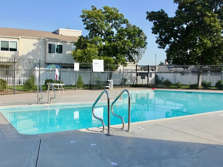 44553 La Paz Rd — Photo 44