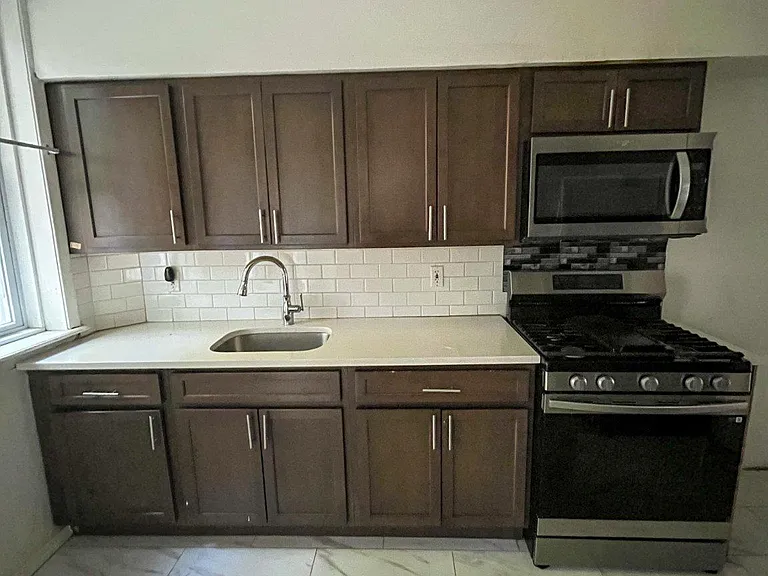 46 N Hermitage Ave — Photo 8