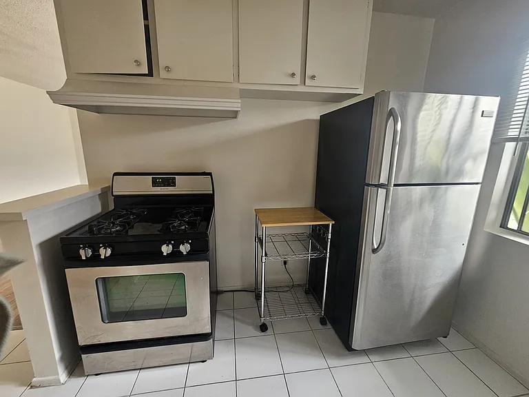 743 N Sycamore Ave #5 — Photo 3