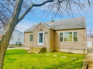 904 S 16th St, Aberdeen City, SD 57401