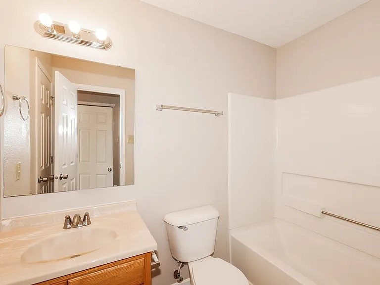 5636 N Littleton Dr — Photo 16