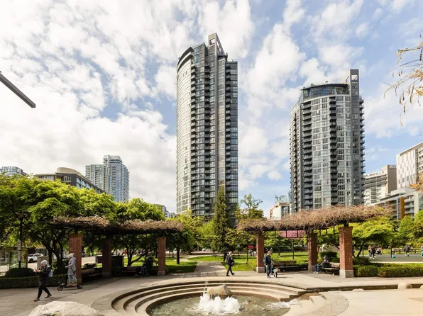 1199 Seymour St #1808, Vancouver, BC V6B 1K3