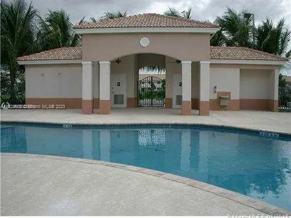 3512 Briar Bay Blvd APT 204, Royal Palm Beach, FL 33411