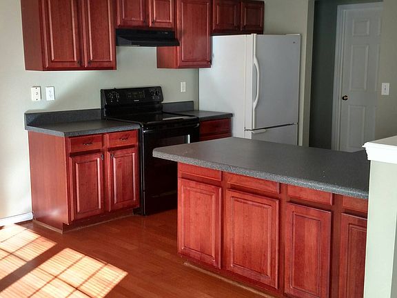 3rd image of 113 Beechwood Dr #4