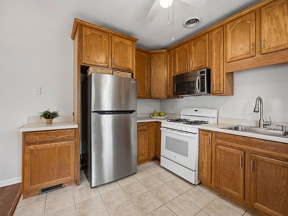 3rd image of 22 55th St