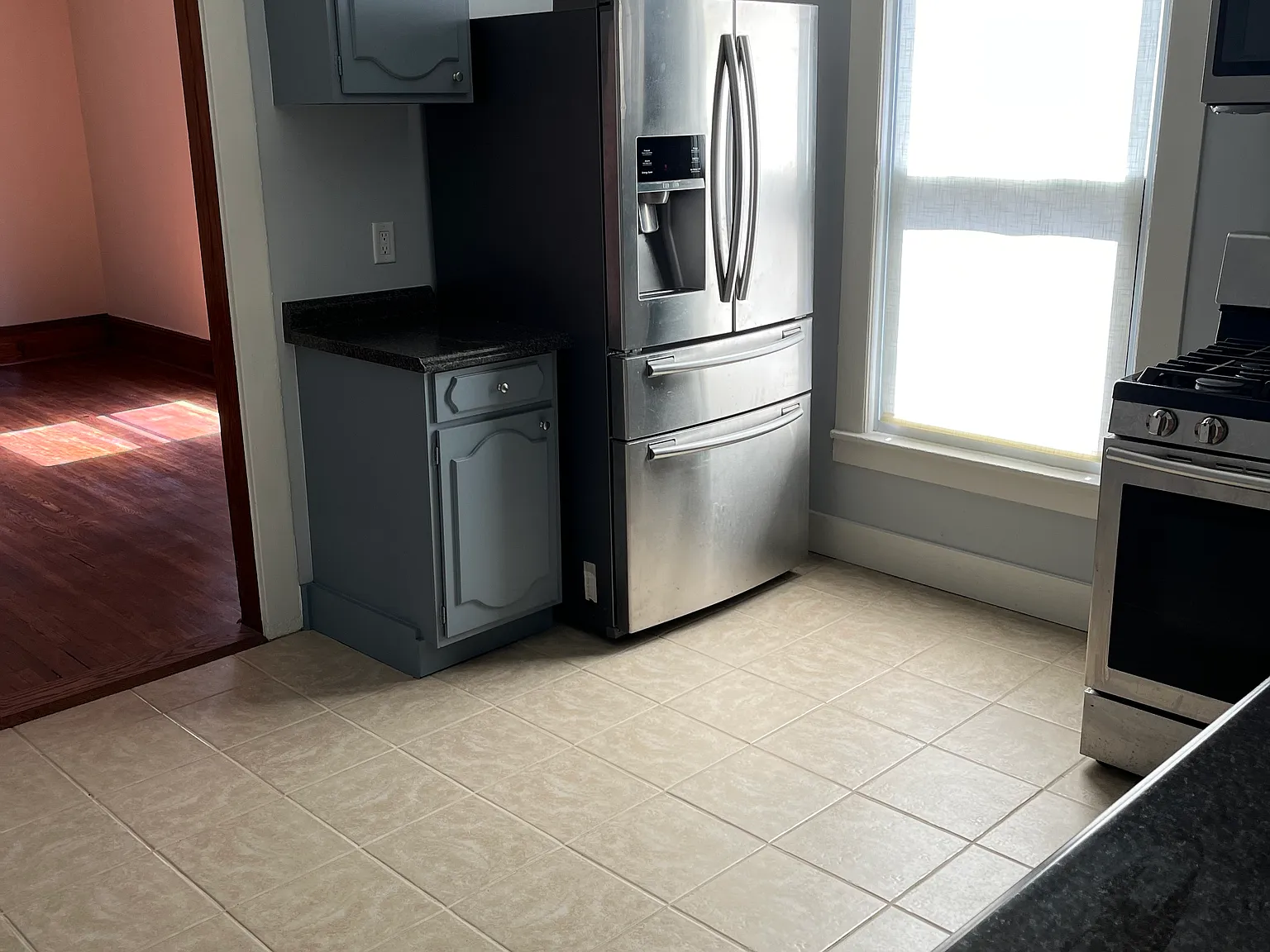 2 bed, 1100 sqft, $1,200 — Photo 3