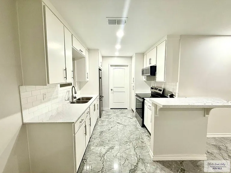700 Tamarindo Ln — Photo 3