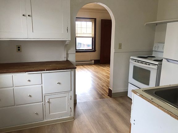 4th image of 425 NE Kamiaken St #4