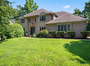 132 The Woodlands, Kansas City, MO 64119