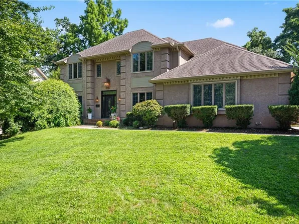 132 The Woodlands, Kansas City, MO 64119