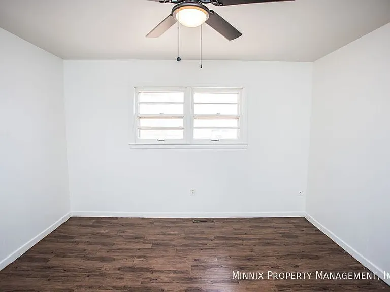 502 2nd Pl — Photo 22