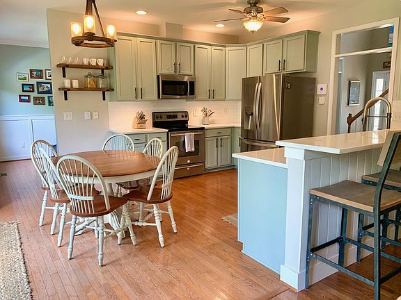 5th image of 100 Riley Oaks Ln