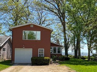 2123 N Point Comfort Rd, Oshkosh, WI 54902