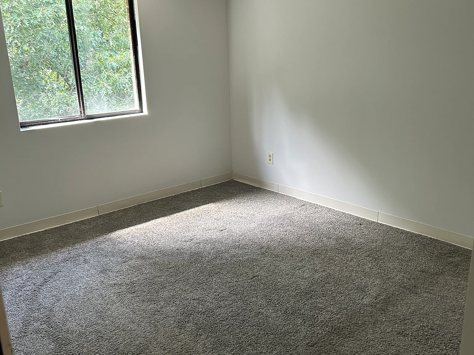 2 bed, 920 sqft, $2,300 — Photo 4