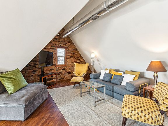 +Loft level
+Full bed
+Bathroom
+Sitting area 
+TV
+Dining or study table