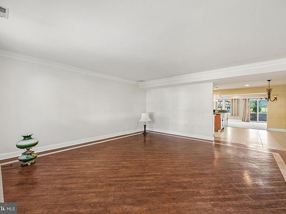4th image of 872 Frost Valley Ln