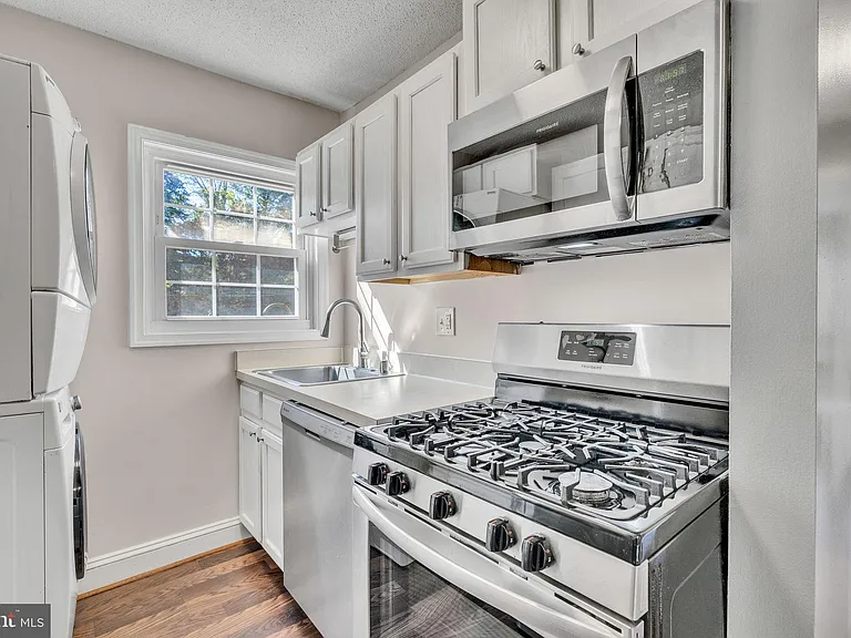 2237 Farrington Ave #203 — Photo 8