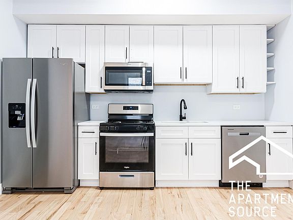 3rd image of 932 N Richmond St #1R