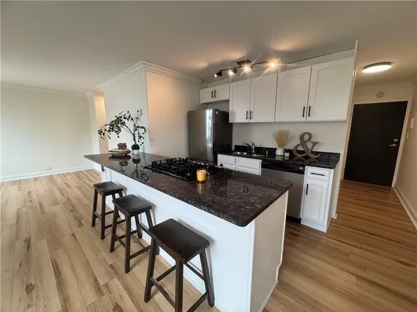 700 E 8th St Unit 14E, Kansas City, MO 64106