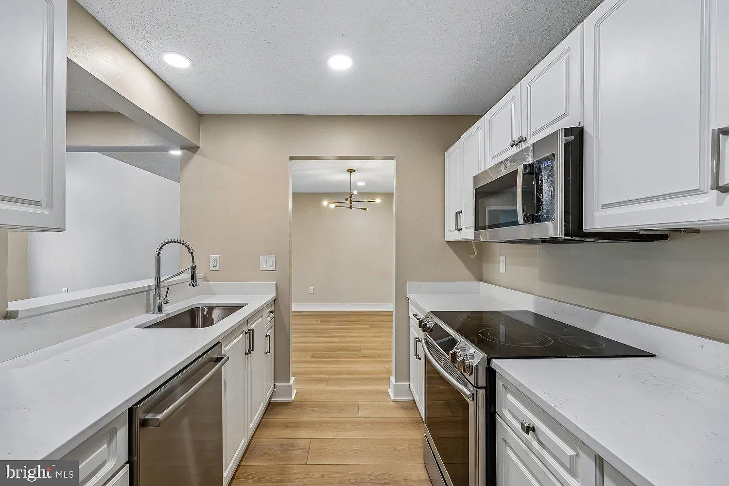 2 bed, 2.0 bath, 1500 sqft, $2,400 — Photo 3